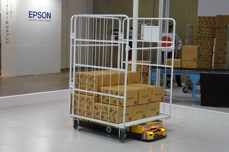 パナソニックの自律走行・低床型 搬送ロボット「STR-100」