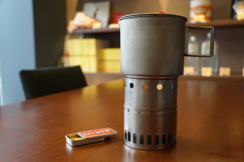 EVERNEW チタンポット500アルコールストーブセットの組立時。マッチは付属品