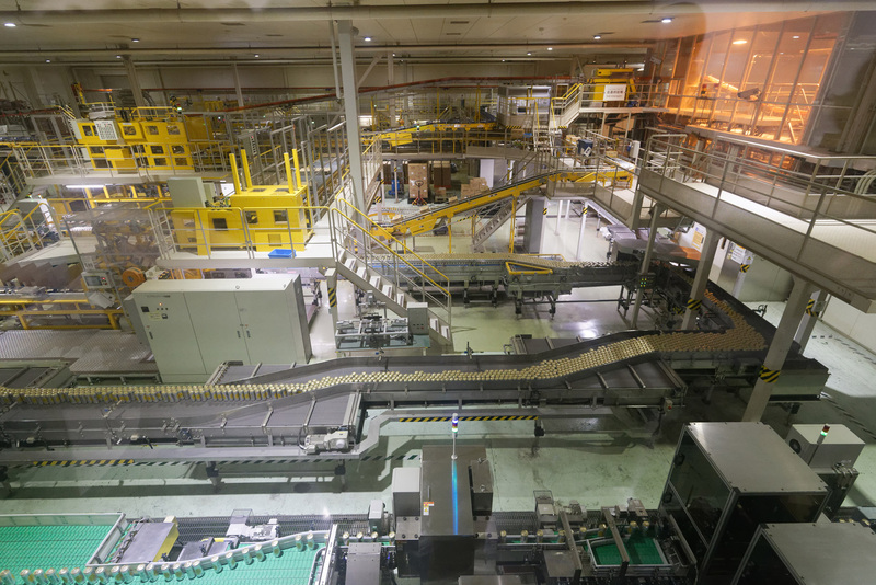 最終工程のパッケージング。箱詰めにされる工程の一部を見ることができる