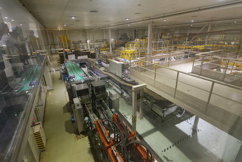 最終工程のパッケージング。箱詰めにされる工程の一部を見ることができる