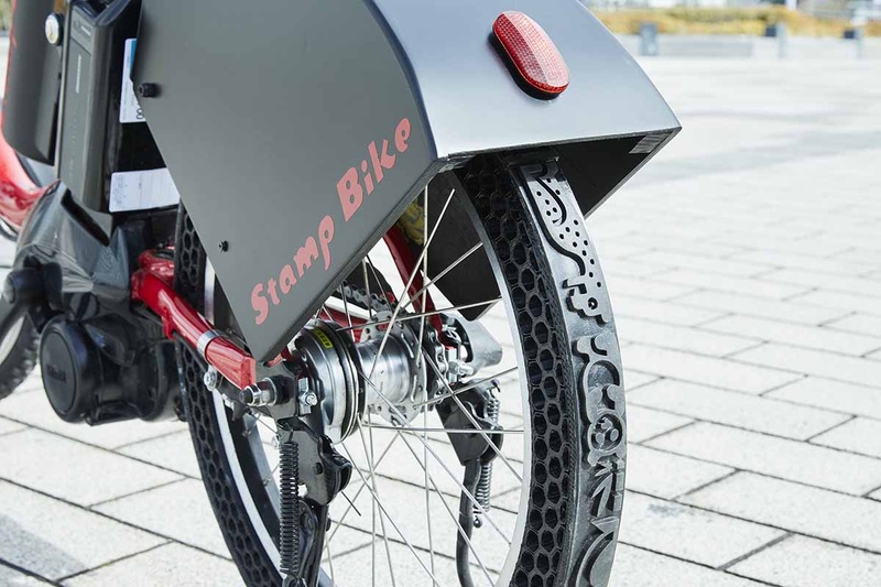 タイヤに特殊な刻印