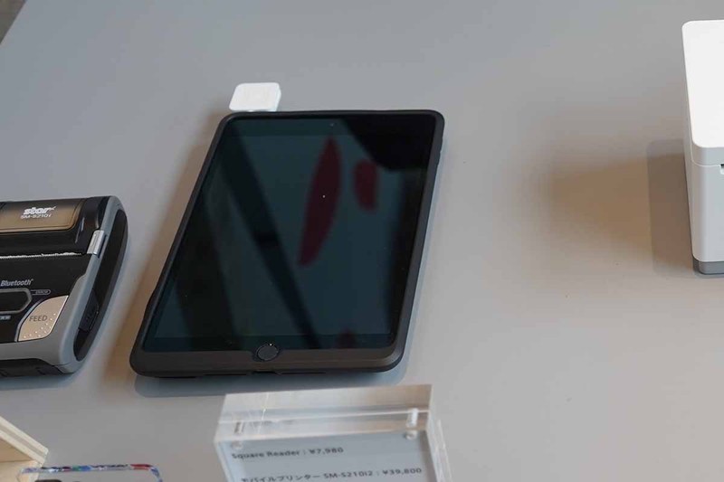 磁気カード専用のリーダーが付属