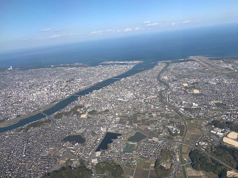 宮崎市街地を空から。飛行機に乗る機会が格段に増えた