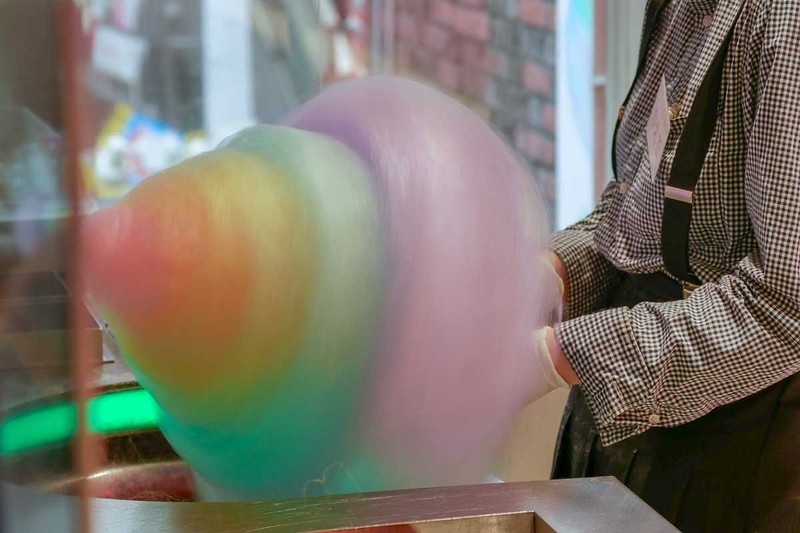 山型でレインボーカラーのわたあめで有名