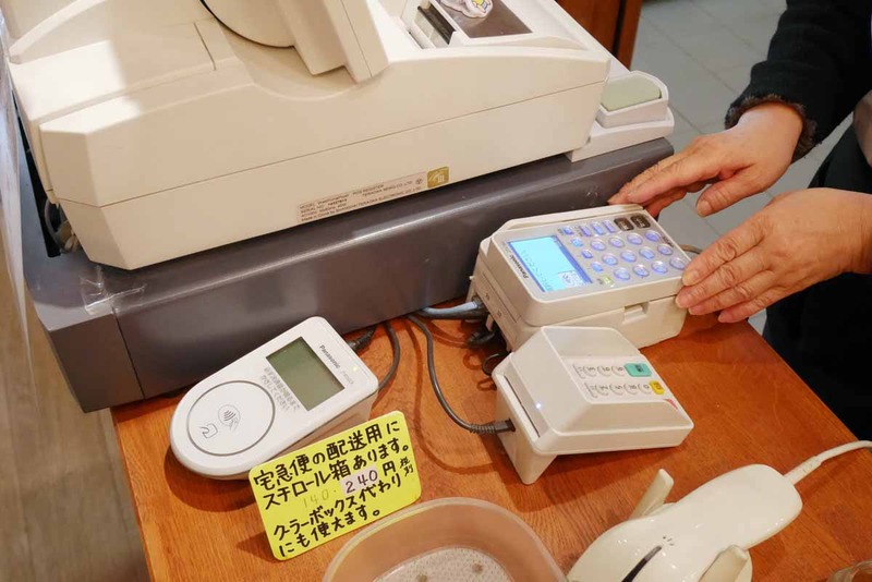 個人店舗では、レジ以外にキャッシュレス決済用の専用端末を用意して双方を使い分ける必要があるため、オペレーションが煩雑になる。なるべくその手間を軽減したかった
