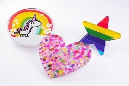 様々な形状の描画が可能。上の写真は透明なプラスチックの下などに描画したもの