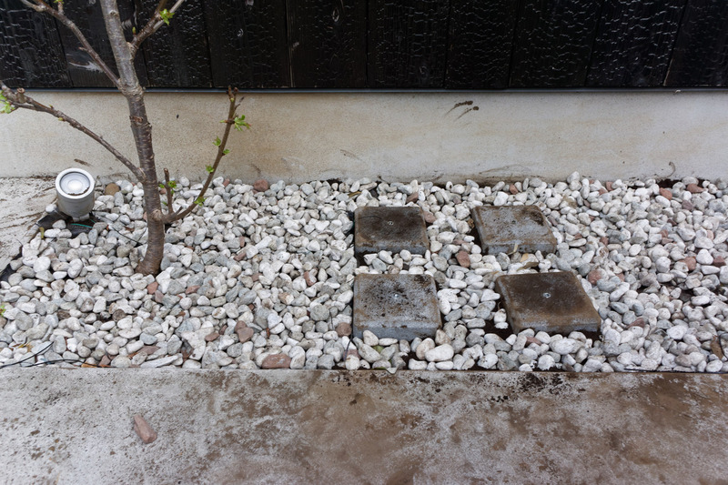 埋め戻す。万能ウエイトのネジ穴とスマポのネジ穴の位置合わせがわりと大変