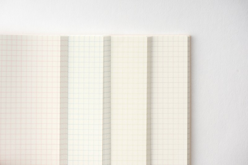 方眼の色は赤、青、緑、紫