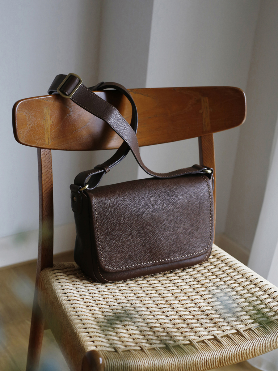 ミディアムショルダー(こげ茶)