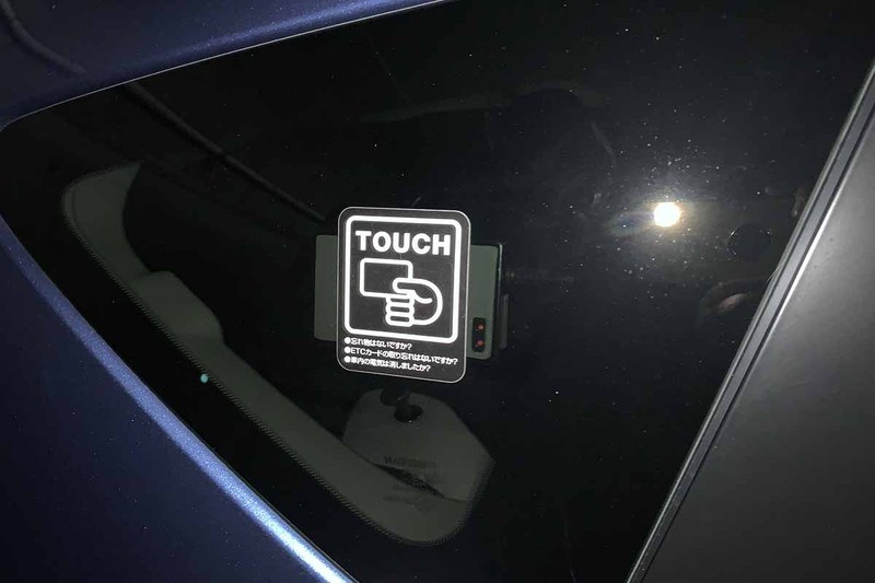 会員カードをタッチすると、車のドアが解錠される。車のキーは車の中にある