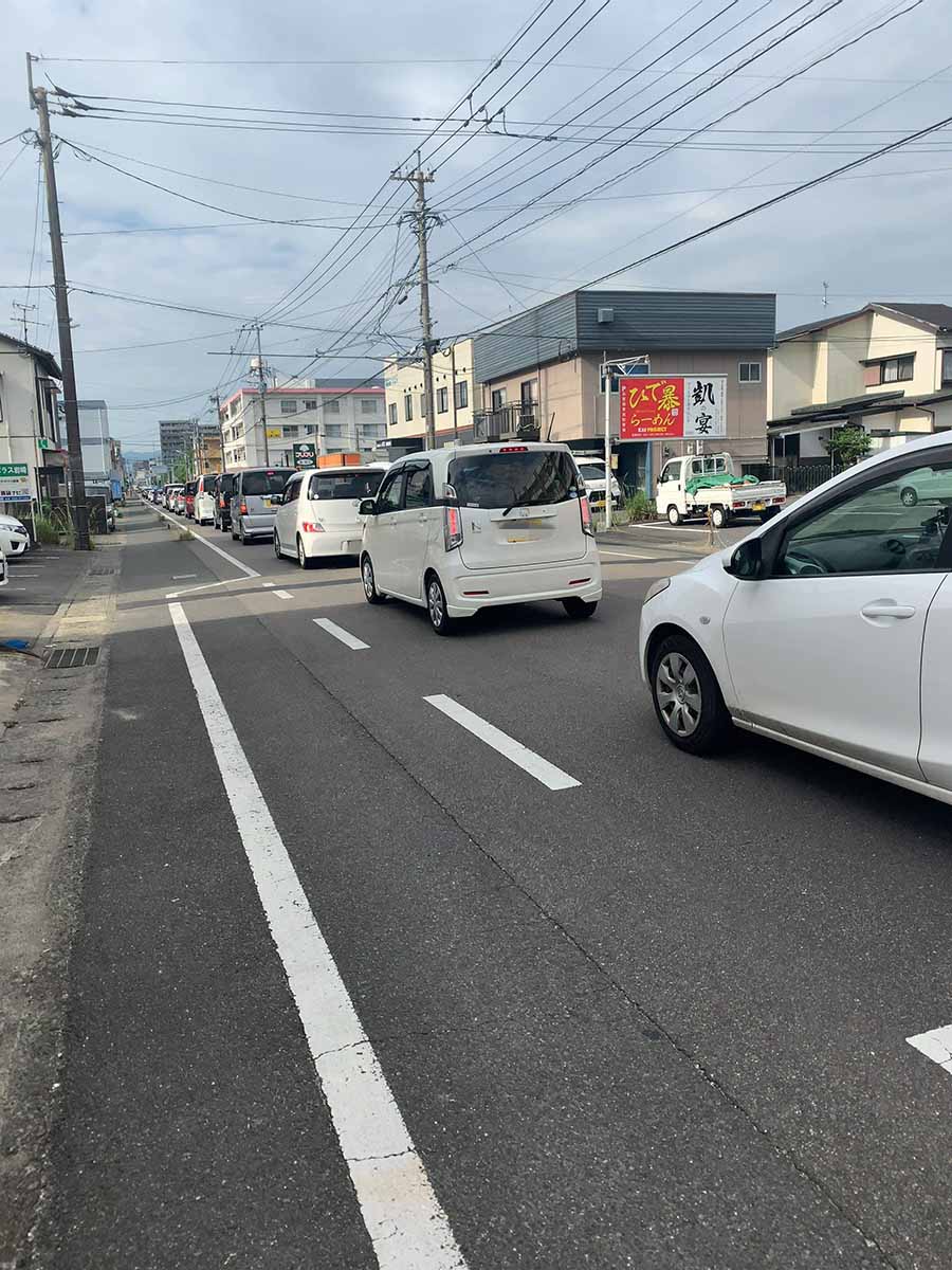 雨予報の日は、通勤渋滞もひどい