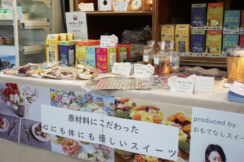 什器はレイアウト変更可能。手前に出ている棚を奥にしまうこともできる