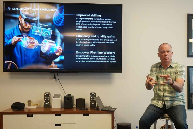 マイクロソフトコーポレーション Mixed Reality担当 コミュニケーション ディレクターのグレッグ・サリバン氏。5月末には「de:code 2019」のために来日しており、筆者とは10日ぶりの再会となった。