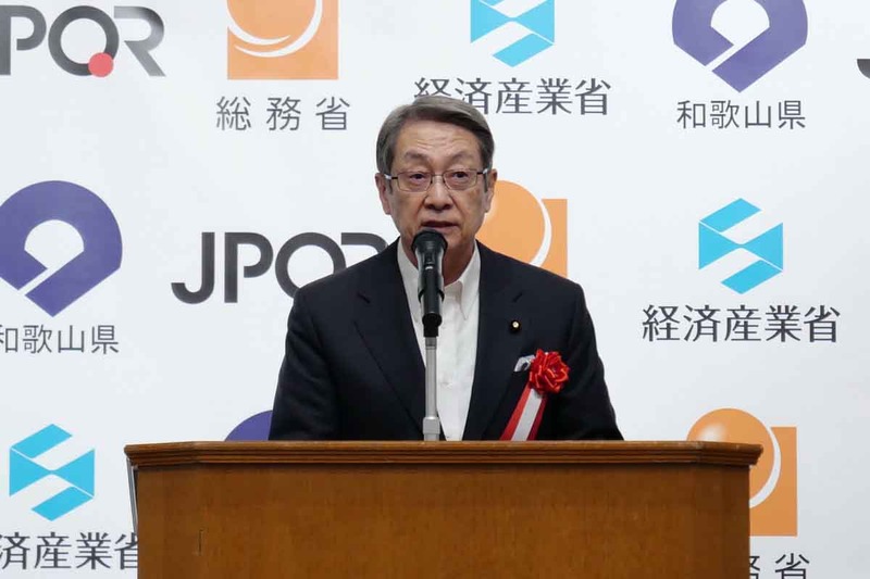 キックオフイベントで挨拶する、総務大臣の石田真敏氏
