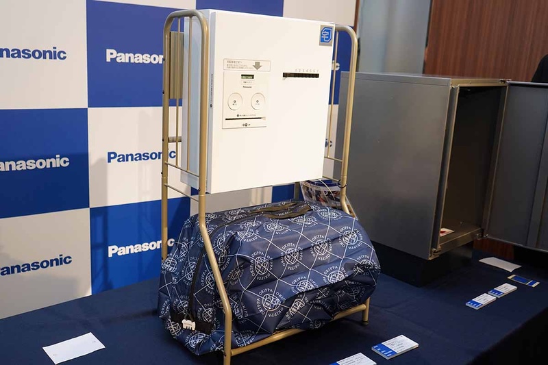 COMBO-Maisonコンパクトの下にOKIPPAの大きな荷物を収納(スタンドは別売)