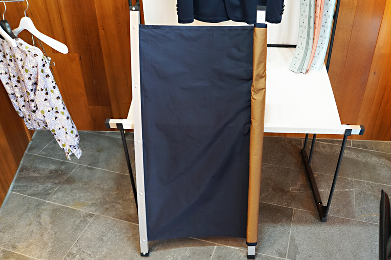 ネイビーとブラウンの背景布