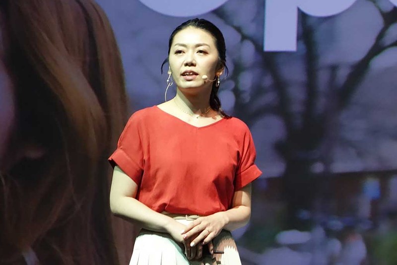 稲垣あゆみ氏(上級執行役員 LINEプラットフォーム企画統括)