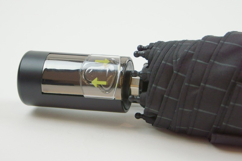 ボタン部分に誤操作防止のカバーを装備