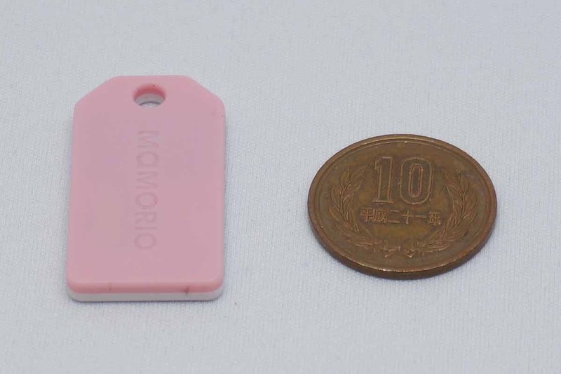 MAMORIO。厚みは10円玉2枚程度
