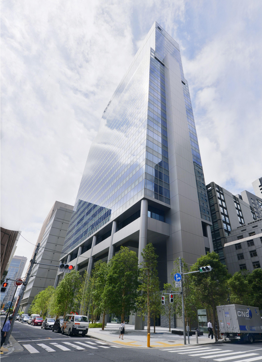 南東角からの外観