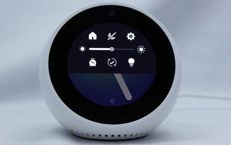 旧UIのEcho Spotは画面上部の設定から家電をコントロール