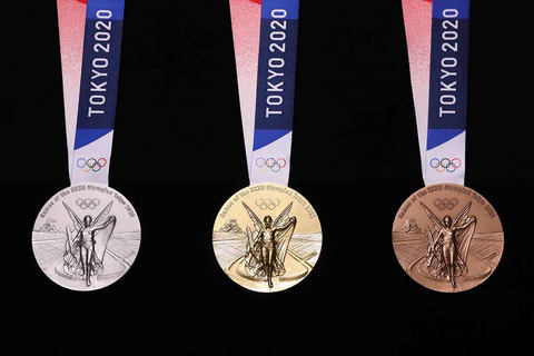 東京オリンピックメダルです！ 東京2020オリンピックまで1年、安倍首相らが準備体制を強調。メダルも