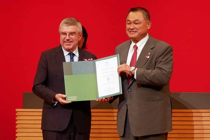 日本オリンピック委員会の山下泰裕会長にも招待状が手渡された
