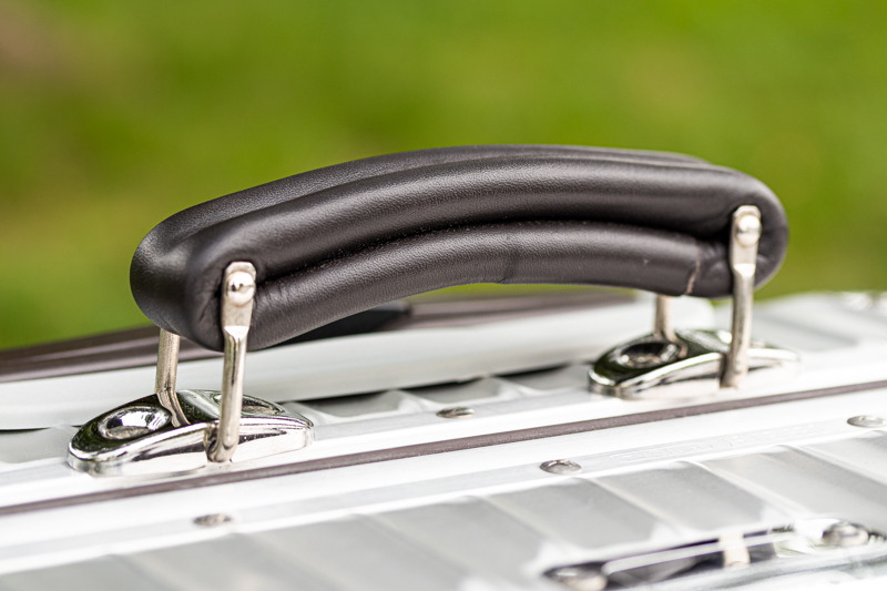 ハンドルは適度な太さで非常に持ちやすい