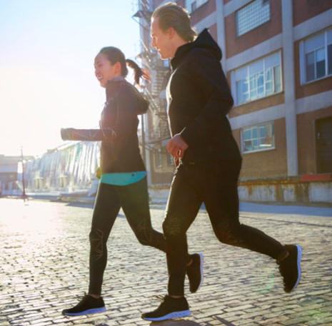 明るい場所では目立たない