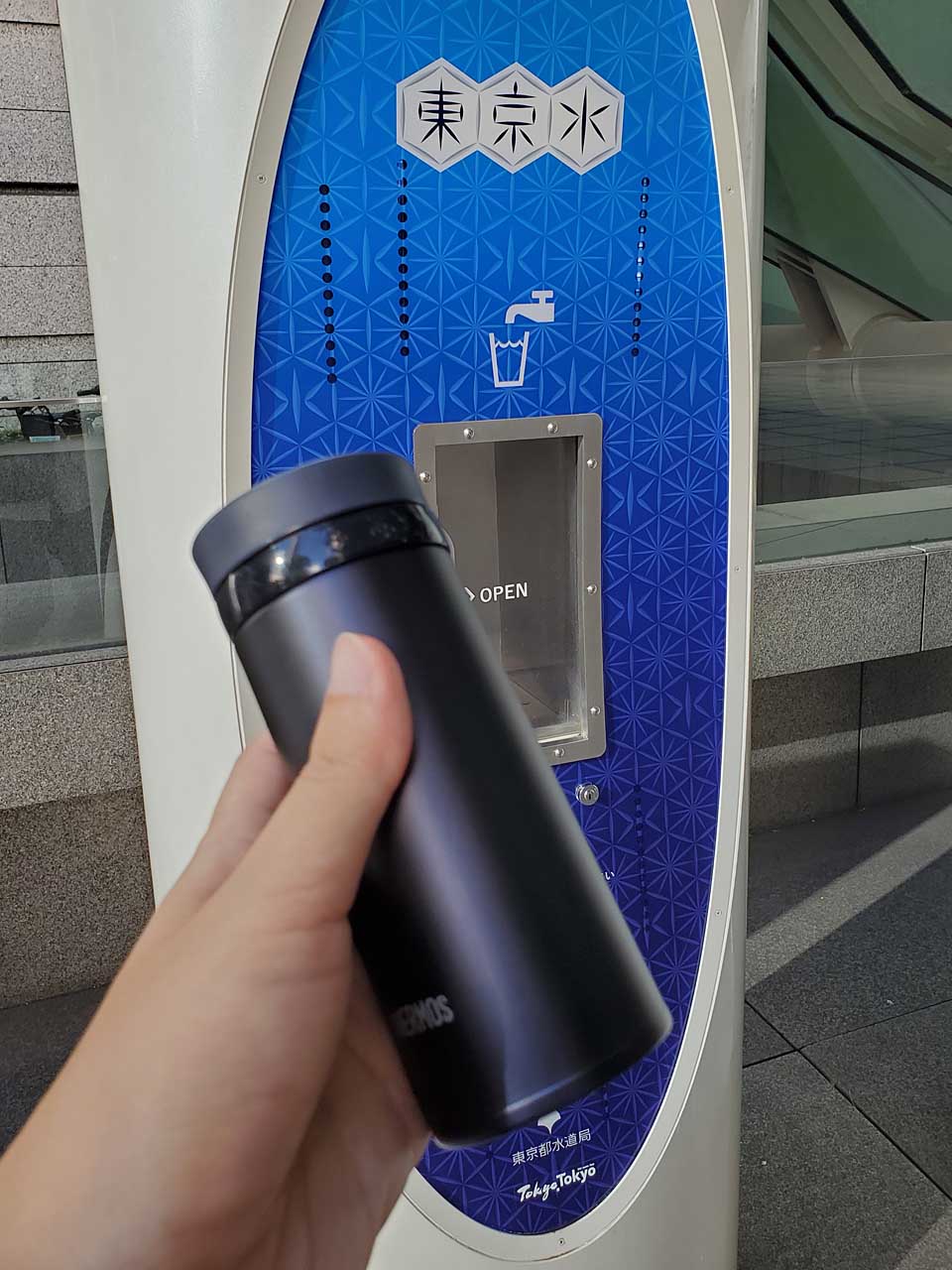 無事、給水完了。こういった給水栓がもっといろいろなところにあると、マイボトルを持ち歩くモチベーションも上がりそうです