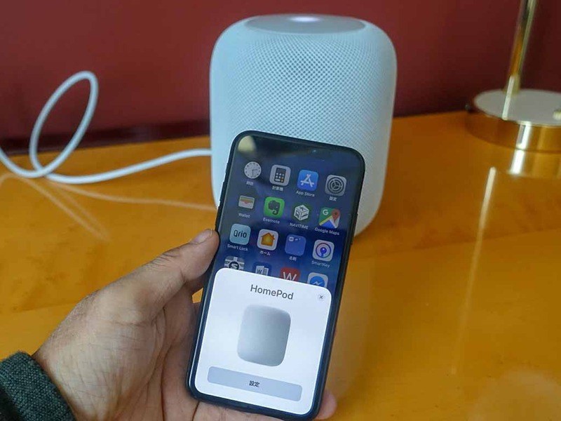 HomePodを電源につなぎ、iPhoneを近づけると「設定」メニューが現れる