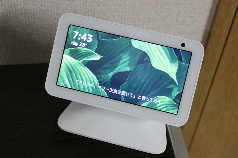 リビング入り口にはEcho Show 5。帰宅時に画面でコントロールできる