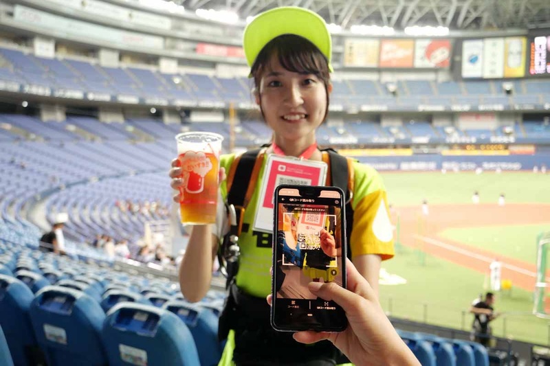 客が販売員のQRコードを読み取って決済する方式(MPM方式)