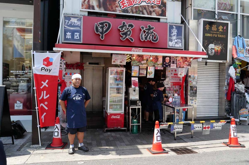 心斎橋近く、アメリカ村にある「たこ焼き甲賀流本店」。創業45年を超える老舗だ