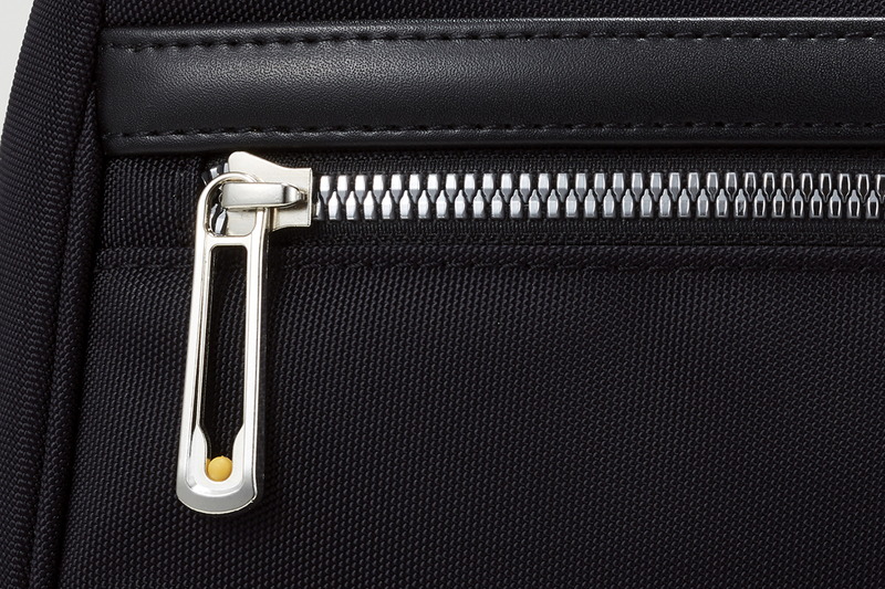 金属調に仕上げた樹脂ファスナー