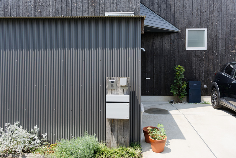 インターホン付近。目立つところに張り紙をして宅配業者がわかるようにしておこう