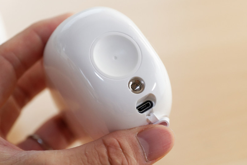 充電はマイクロUSB端子で