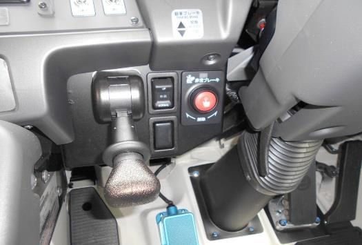 運転席左側の非常ボタン
