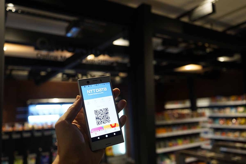 QRコードをかざして入店