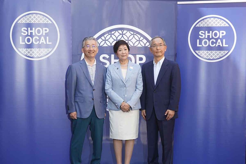 左からアメリカン・エキスプレス・インターナショナル アジア・日本社長 清原氏、小池百合子都知事、JCB 浜川社長