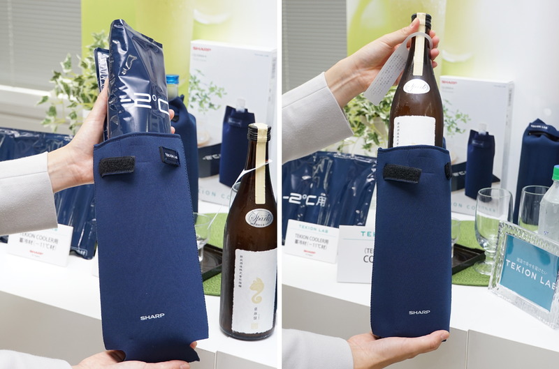 クーラーバッグに蓄冷材を入れて(左)、その中にドリンクを入れ(右)、30分待つ