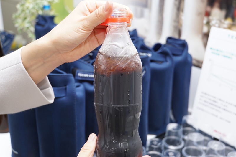 キャップを開けると上のほうが凍っていく