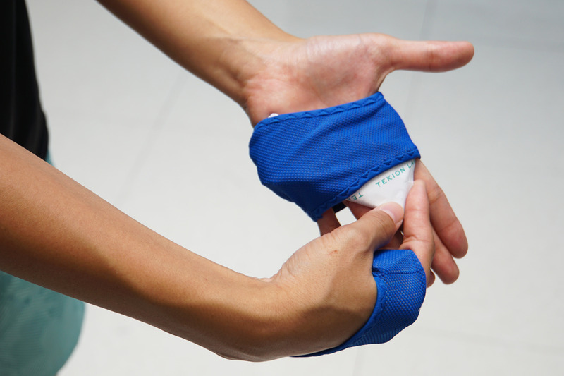 ポケットに蓄冷材を入れて使用する