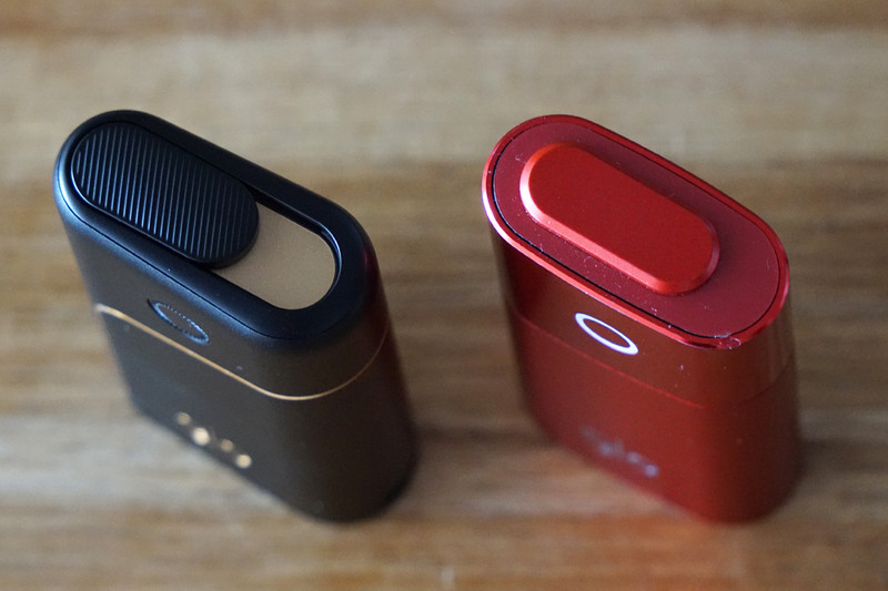 挿入口にもゴールドのあしらい。カバーも大きく、スライドしやすく進化