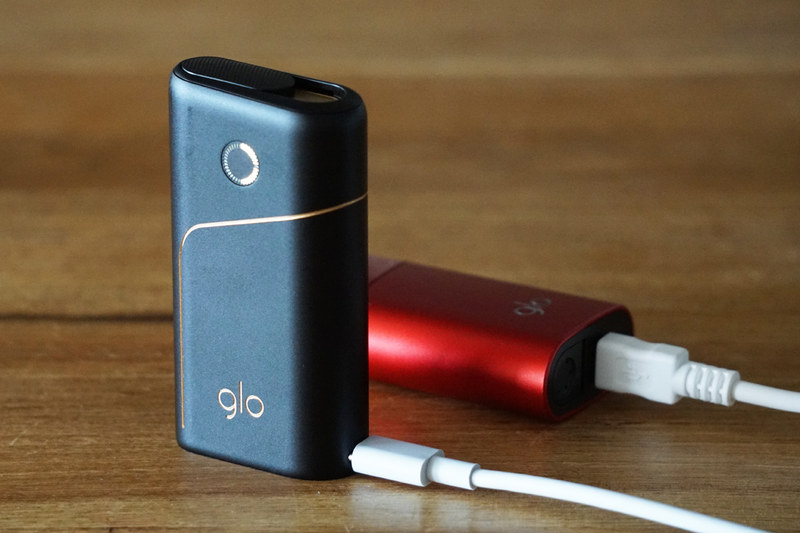 proはUSB接続端子を本体サイドへ変更