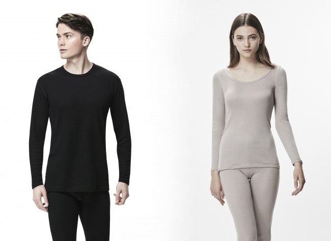 ブレスサーモアンダーウエアEXプラス クルーネック長袖シャツ(左)、ブレスサーモアンダーウエアプラス ラウンドネック長袖シャツ(右)
