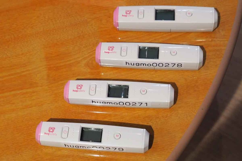 「スマート検温サービス」で利用する非接触型体温計