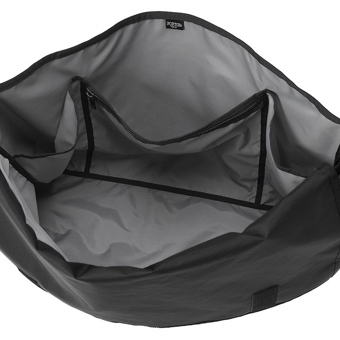 内装のポケット。写真はMESSENGER BAG(L)