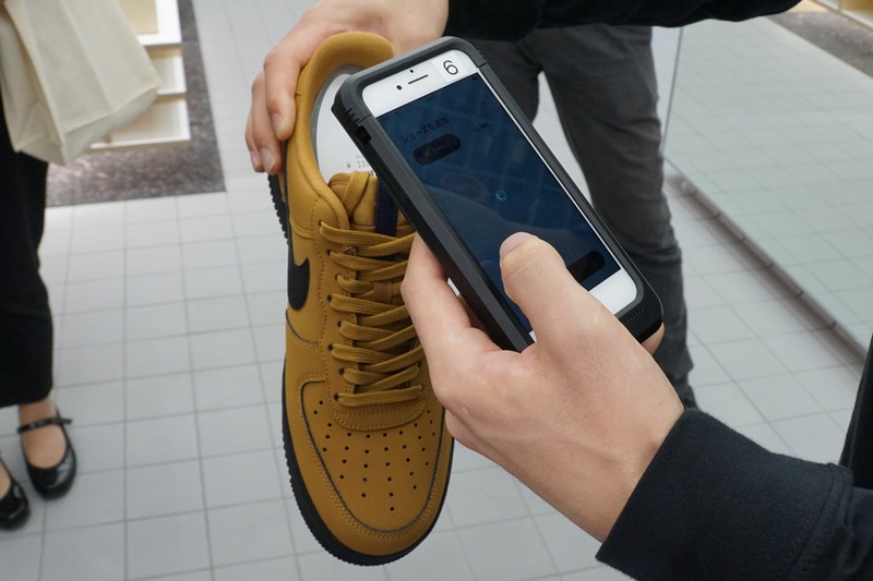 商品のバーコードをスキャン