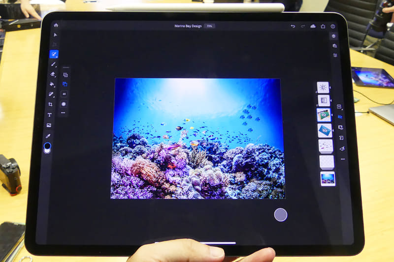 編集画面。左側にツール、右側にはレイヤーメニュー